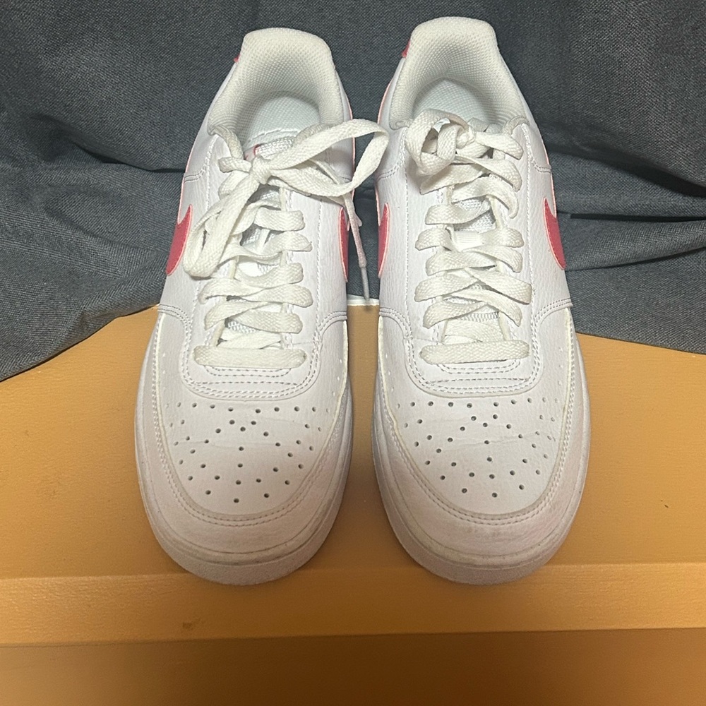 Nike White Sneakers, pink. Women’s Sz 8.5 court vision Air Force - Picture 2 of 5